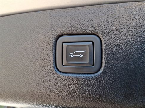 Used 2020 Chevrolet Blazer LT image 28