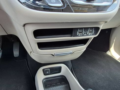 Used 2023 Chrysler Voyager LX FWD image 30