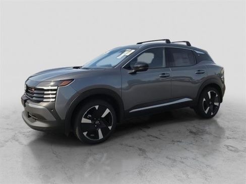 New 2026 Nissan Kicks SR w/ Cold Weather Package image 3