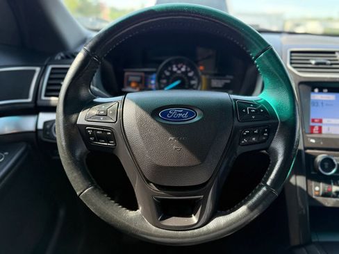 Used 2017 Ford Explorer XLT w/ Equipment Group 202A AWD/4WD image 26