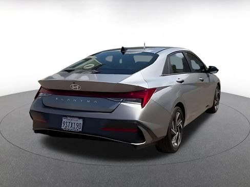 Used 2025 Hyundai Elantra SEL FWD image 15