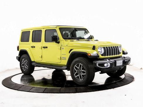 Used 2024 Jeep Wrangler Sahara image 9