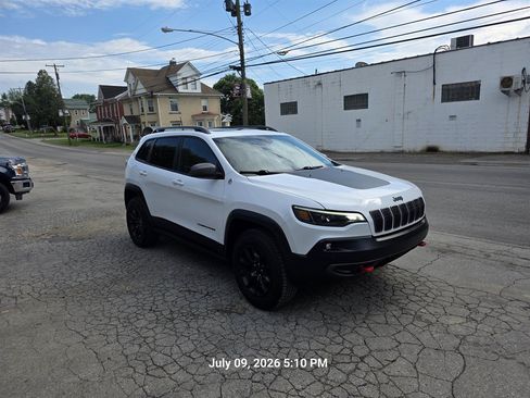 Used 2019 Jeep Cherokee Trailhawk AWD/4WD image 1