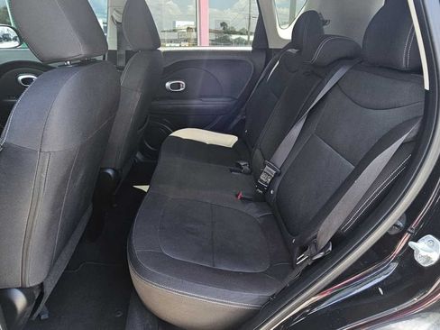 Used 2014 Kia Soul FWD image 19