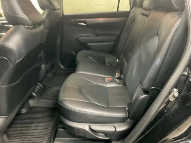 Used 2021 Toyota Highlander Limited AWD/4WD image 19