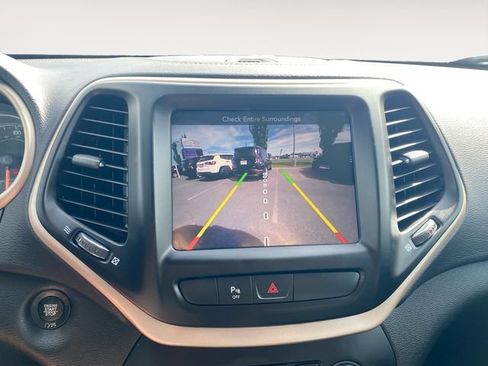 Used 2018 Jeep Cherokee Limited AWD/4WD image 26