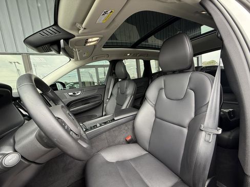 Used 2024 Volvo XC60 B5 Core image 16