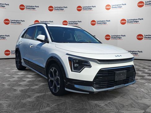 Used 2023 Kia Niro SX Touring FWD image 1