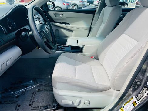 Used 2017 Toyota Camry LE image 14