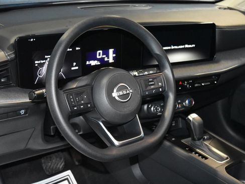 Certified 2025 Nissan Kicks SV image 2