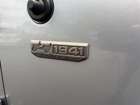 Used 2016 Jeep Wrangler Unlimited Sahara AWD/4WD image 5