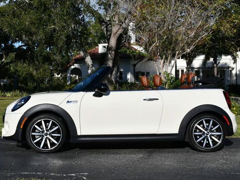 Used 2021 MINI Cooper S image 3
