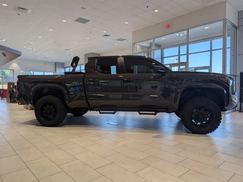 New 2025 Toyota Tacoma SR5 image 5