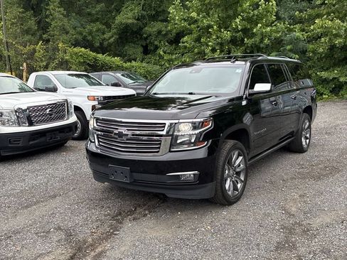 Used 2018 Chevrolet Suburban Premier AWD/4WD image 2