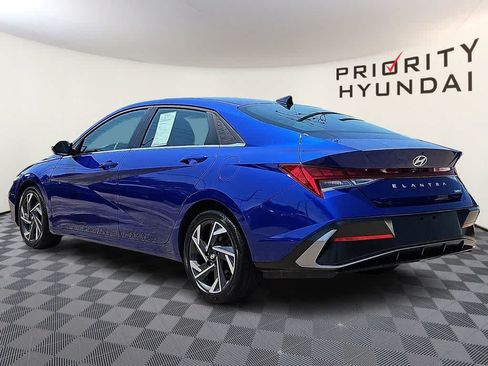 Used 2025 Hyundai Elantra Limited FWD image 6