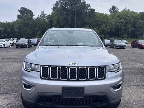Used 2018 Jeep Grand Cherokee Laredo AWD/4WD image 3