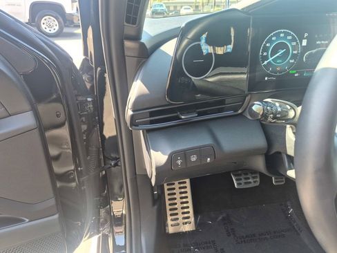 Used 2025 Hyundai Elantra SEL image 11