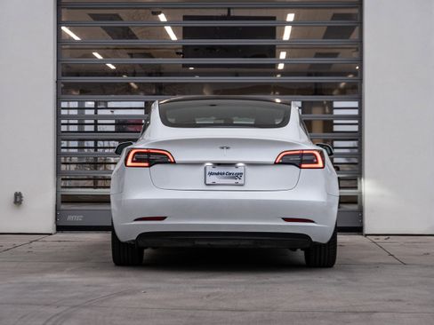 Used 2023 Tesla Model 3 Standard Range image 8