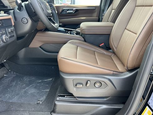 New 2025 Chevrolet Suburban High Country w/ Sun And Tow Package image 18