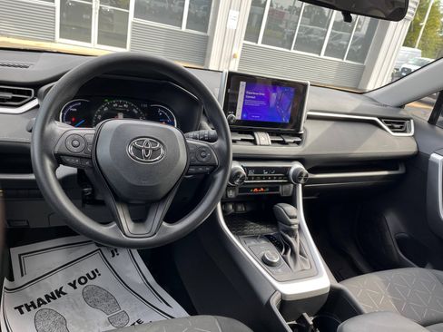 Used 2024 Toyota RAV4 XLE image 16