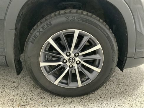 Used 2017 Toyota Highlander XLE image 15