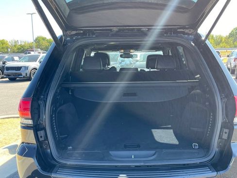 Used 2020 Jeep Grand Cherokee Altitude AWD/4WD image 9