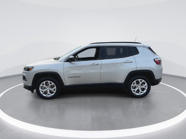 Used 2024 Jeep Compass Latitude AWD/4WD image 5