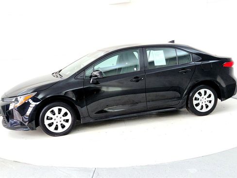 Certified 2024 Toyota Corolla LE image 3