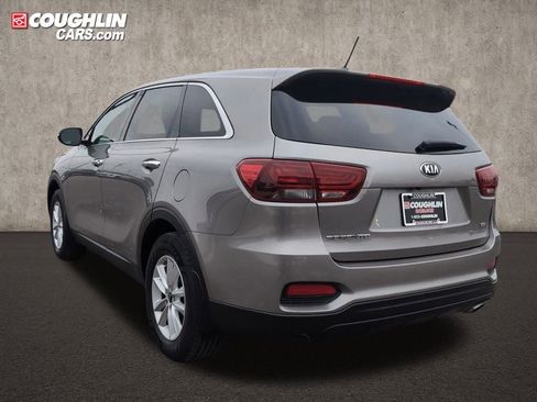 Used 2019 Kia Sorento LX image 5