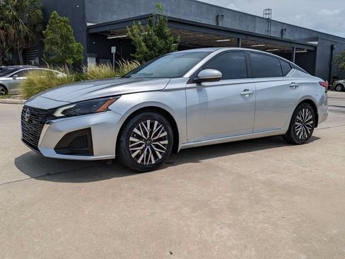 Used 2023 Nissan Altima 2.5 SV FWD image 10