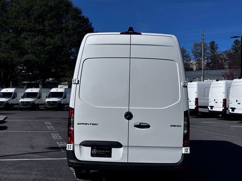 Used 2025 Mercedes-Benz Sprinter 2500 image 9