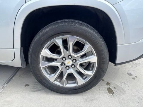 Used 2018 Chevrolet Traverse Premier w/ Driver Confidence II Package FWD image 7