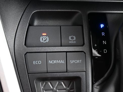 Used 2025 Toyota RAV4 XLE w/ Convenience Package image 30