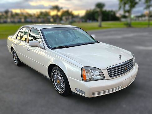 Used 2003 Cadillac De Ville Sedan w/ Comfort & Convenience Package image 3