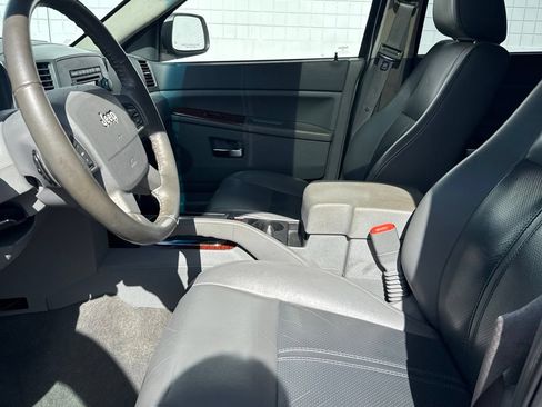 Used 2006 Jeep Grand Cherokee Limited RWD image 6