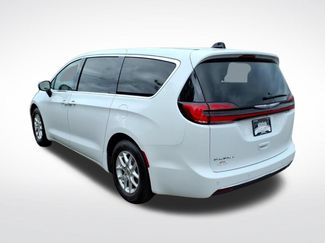 Used 2023 Chrysler Pacifica Touring-L FWD video 3
