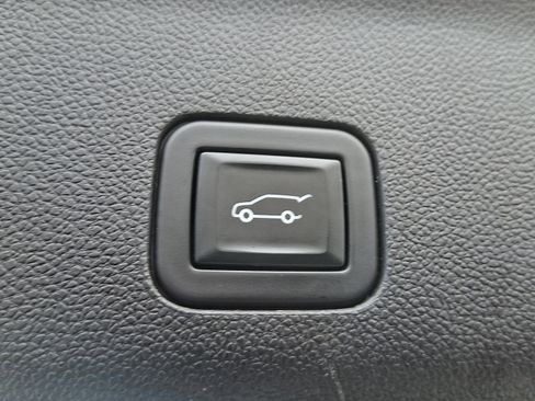 Used 2024 Chevrolet Suburban Premier w/ Premium Package AWD/4WD image 29