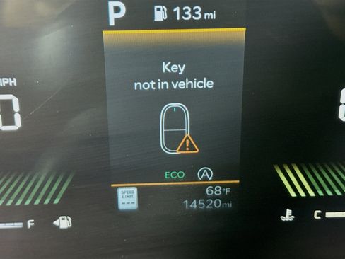 Used 2025 Kia Sorento LX image 16