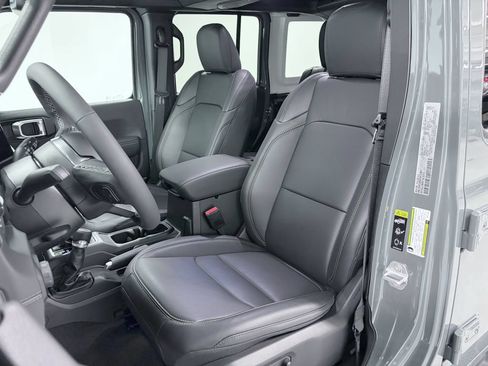 Used 2026 Jeep Wrangler Unlimited Sahara AWD/4WD image 14