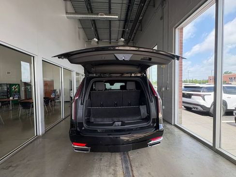 Certified 2024 Cadillac Escalade Premium Luxury w/ Performance Package AWD/4WD image 18