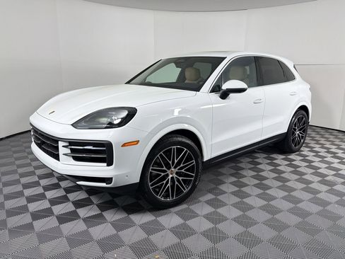 Used 2026 Porsche Cayenne image 1