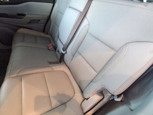 Used 2019 GMC Acadia SLT FWD image 18