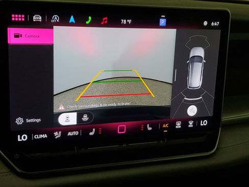 Used 2025 Volkswagen Tiguan SE image 28