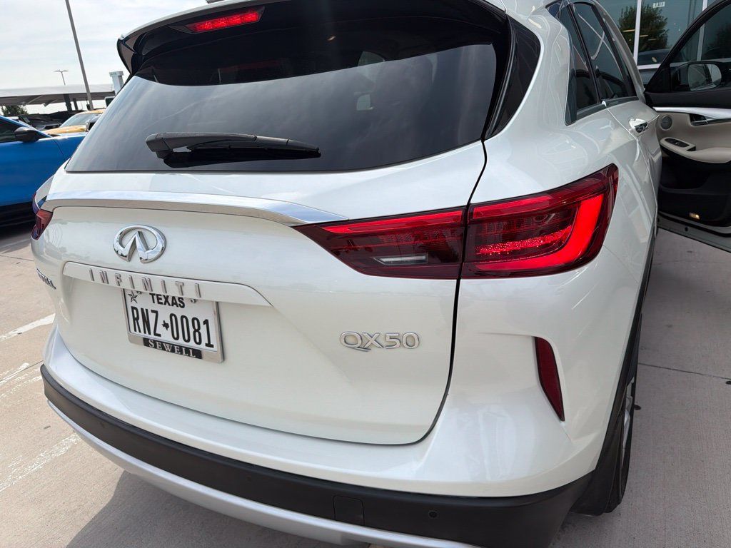 Used 2019 INFINITI QX50 Essential w/ Premium Heat Package FWD image 3
