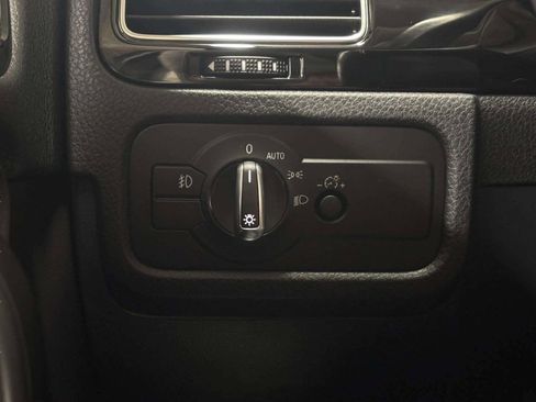 Used 2016 Volkswagen Touareg VR6 image 42