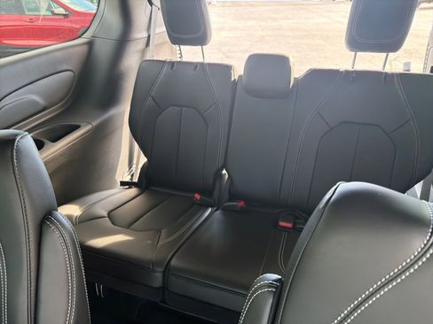 New 2026 Chrysler Pacifica Select image 13