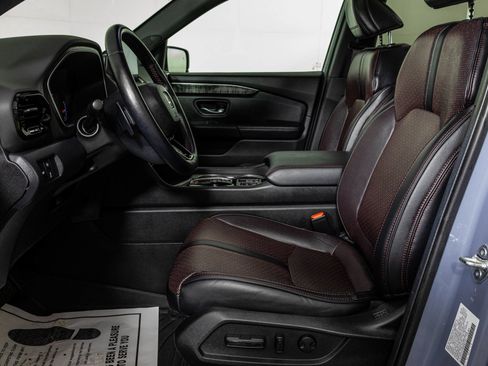 Used 2025 Honda Pilot Black Edition image 28