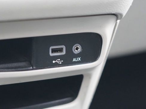 Used 2020 Chrysler Pacifica Touring-L image 26