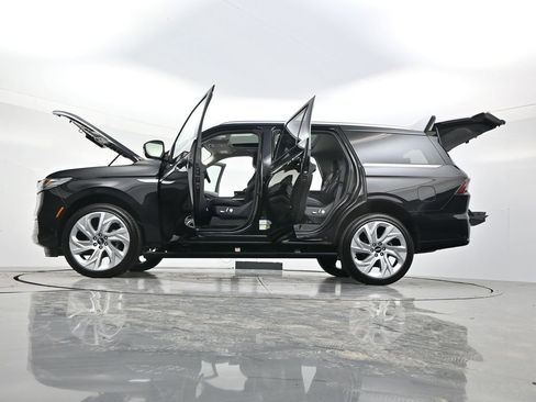 Used 2025 Lincoln Navigator Reserve AWD/4WD image 64