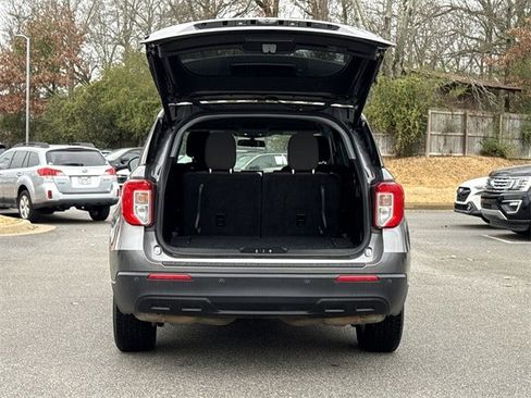 Used 2022 Ford Explorer XLT image 13